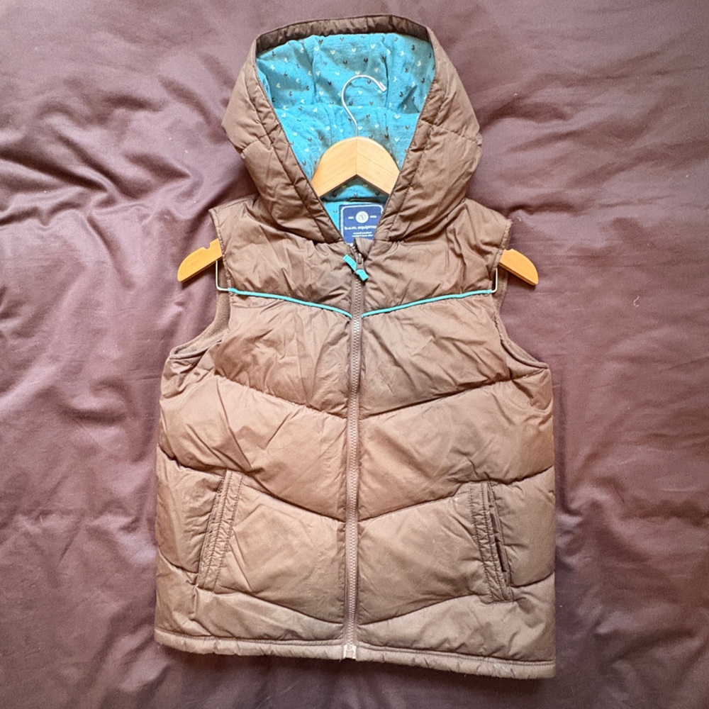Stylish Brown Hooded Puffer Vest with Teal Interior